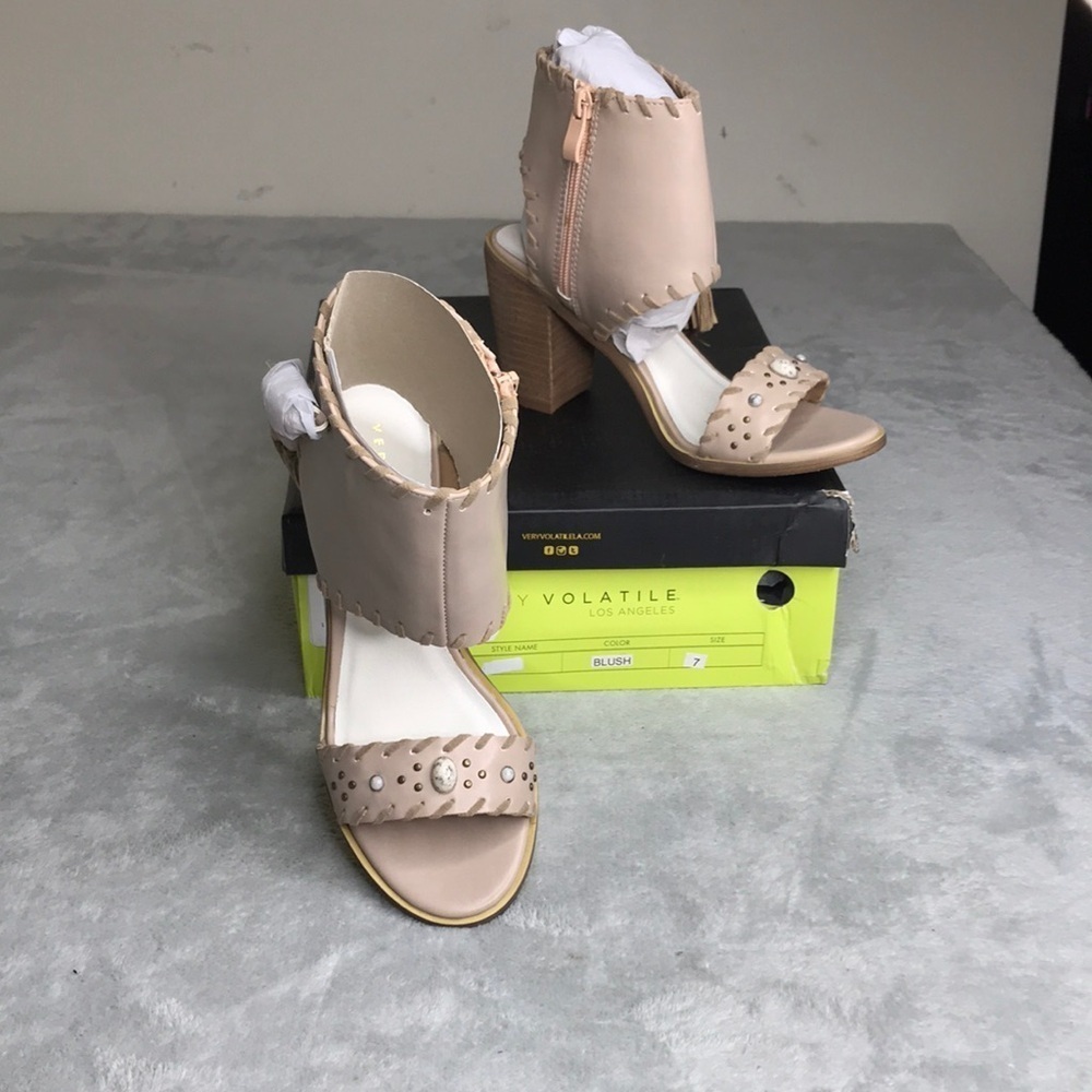 Very Volatile - Boho Shell Leather Sandals Blush Size 7 New